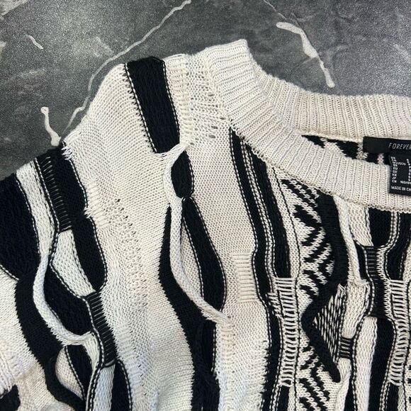 Forever 21 Small Black White Long Sleeve Sweater - Picture 5 of 9